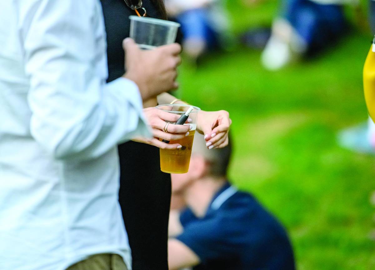 EIS brinda charlas para padres sobre alcohol y drogas en adolescentes