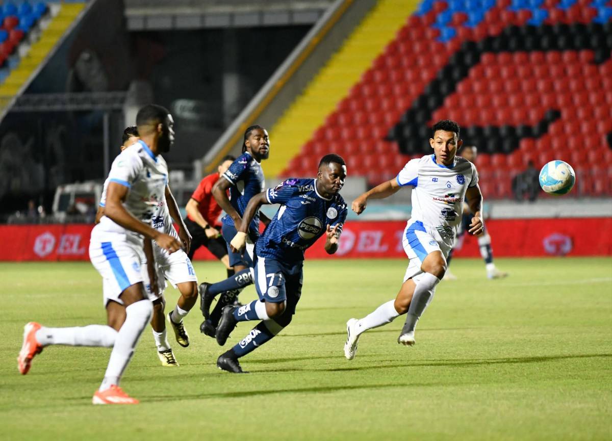 Jugador se estrella con muro y, ¿quién es el 'chelito' que debutó con Olimpia?