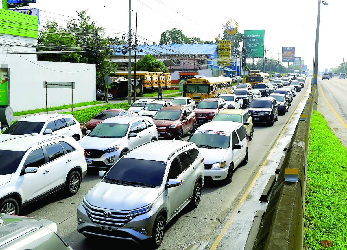 En Honduras importadores de carros en jaque por escasez de dólares