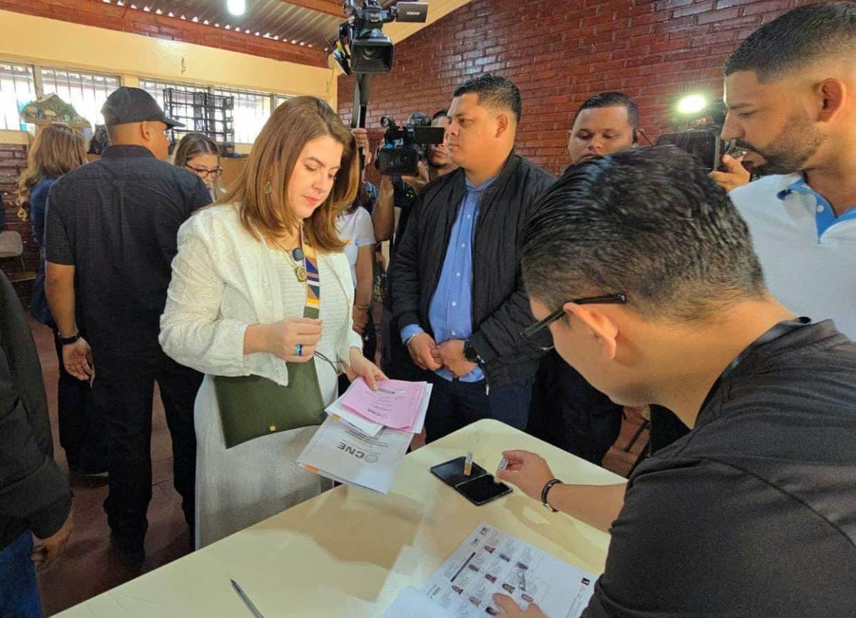 Así votaron los consejeros del CNE en medio de tensiones y fallas técnicas