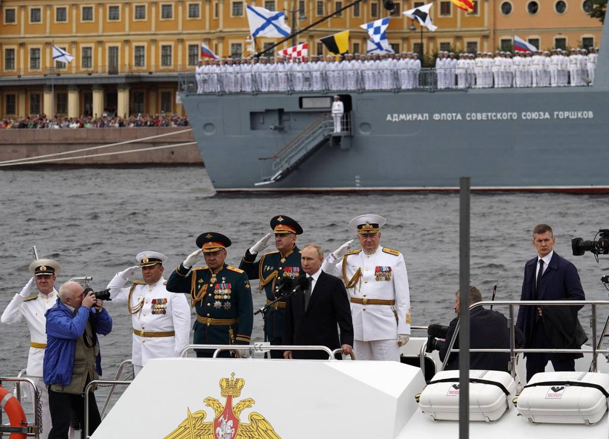 Putin advierte a Occidente al anunciar que la flota rusa desplegará el nuevo misil hipersónico