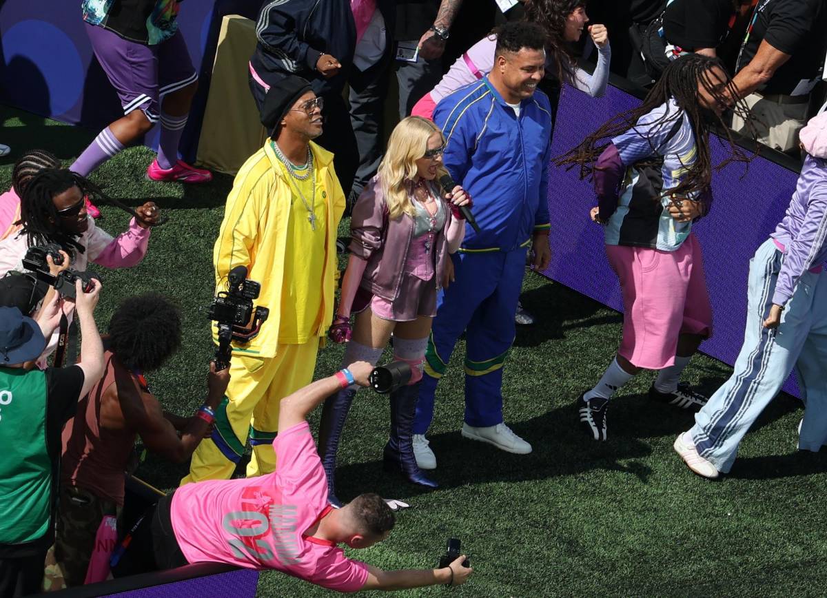 Histórico show en la final del Mundial: Shakira enamoró, sorpresa con Ronaldinho y Ronaldo