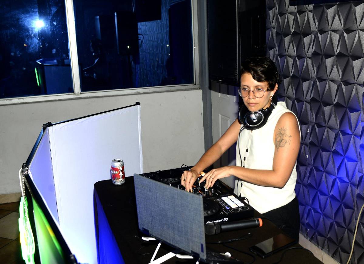 Camaleones Podcast estrena su novena temporada al estilo vintage