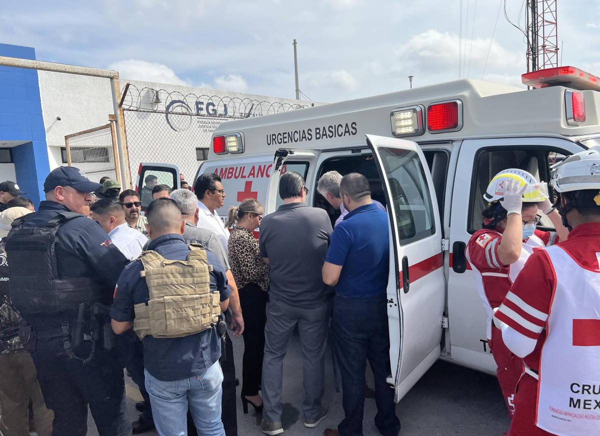 Autoridades mexicanas entregaron a dos de los cuatro estadounidenses secuestrados el pasado viernes tras cruzar la frontera en la ciudad fronteriza de Matamoros.