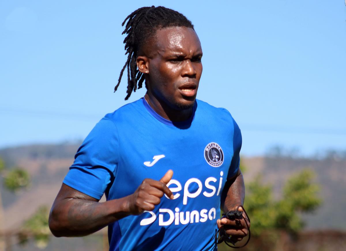 Román Rubilio Castillo estuvo entrenando días atrás con el Motagua antes de la polémica de su lesión.