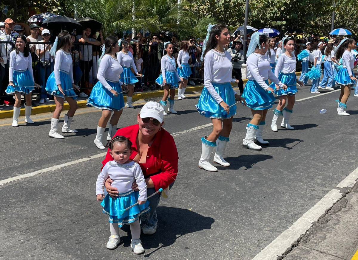 Las maestras y madres más hermosas de los desfiles de San Pedro Sula