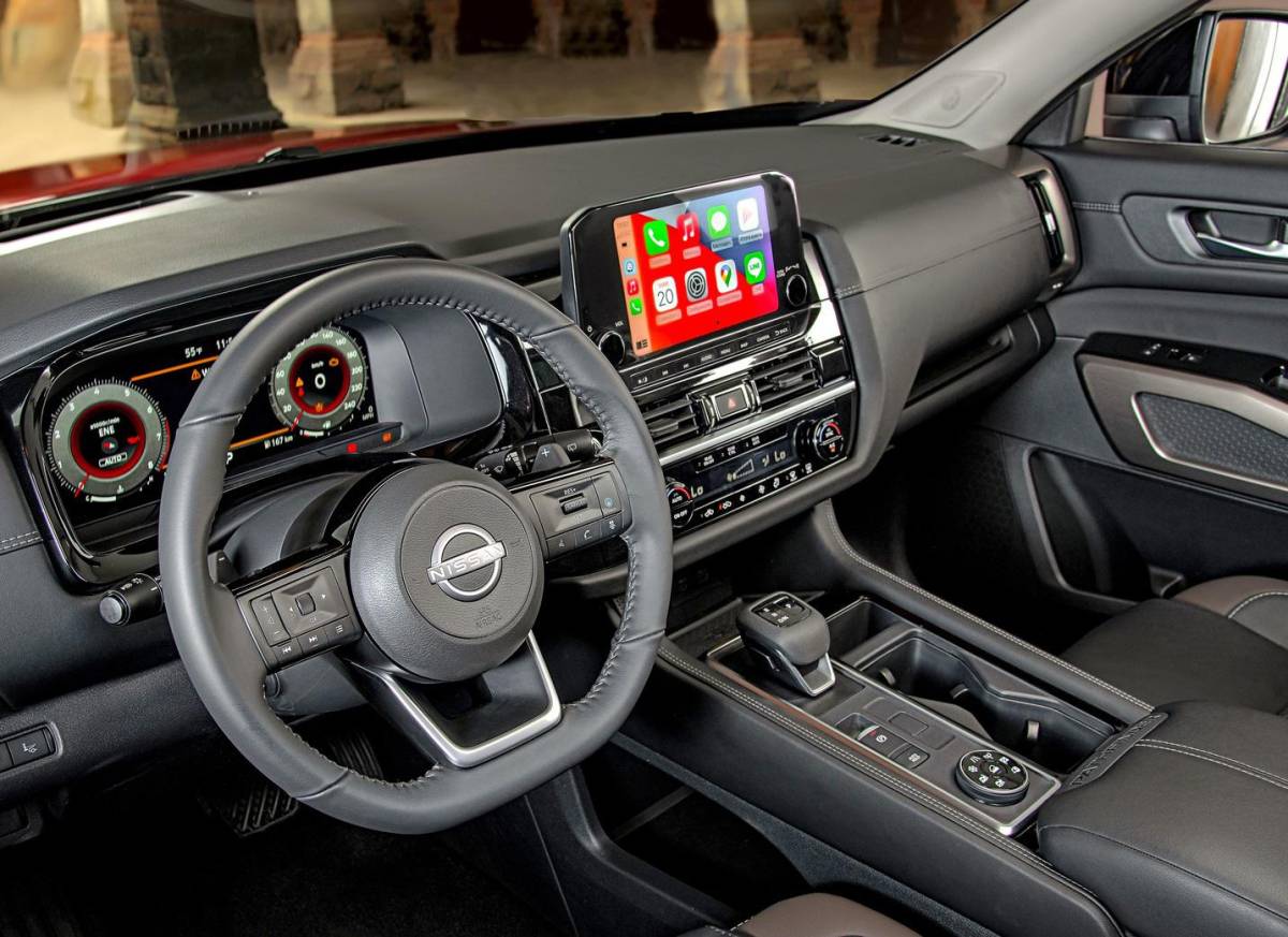 En este SUV, la calidad interior también da un brinco con comodidades como head up display, clúster digital y pantalla central de 9”.