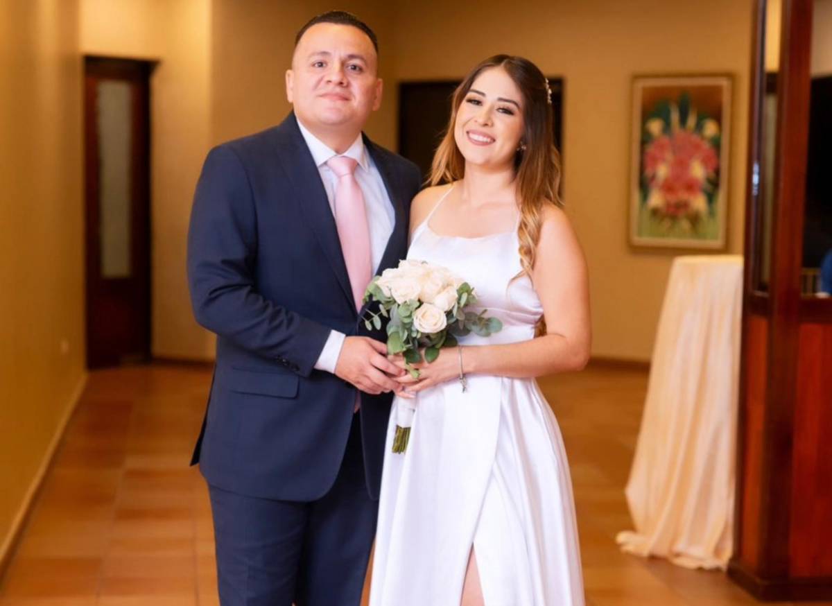 Óscar Funes y Karla López sellan su historia de amor con una íntima boda civil