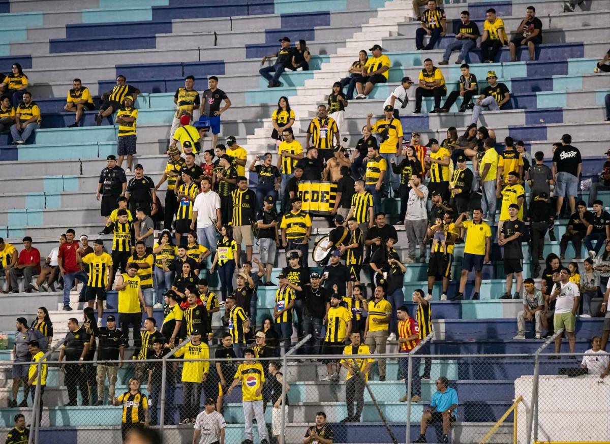 Festín en el Platense-Real España, show de Welcome y jugador salió en camilla