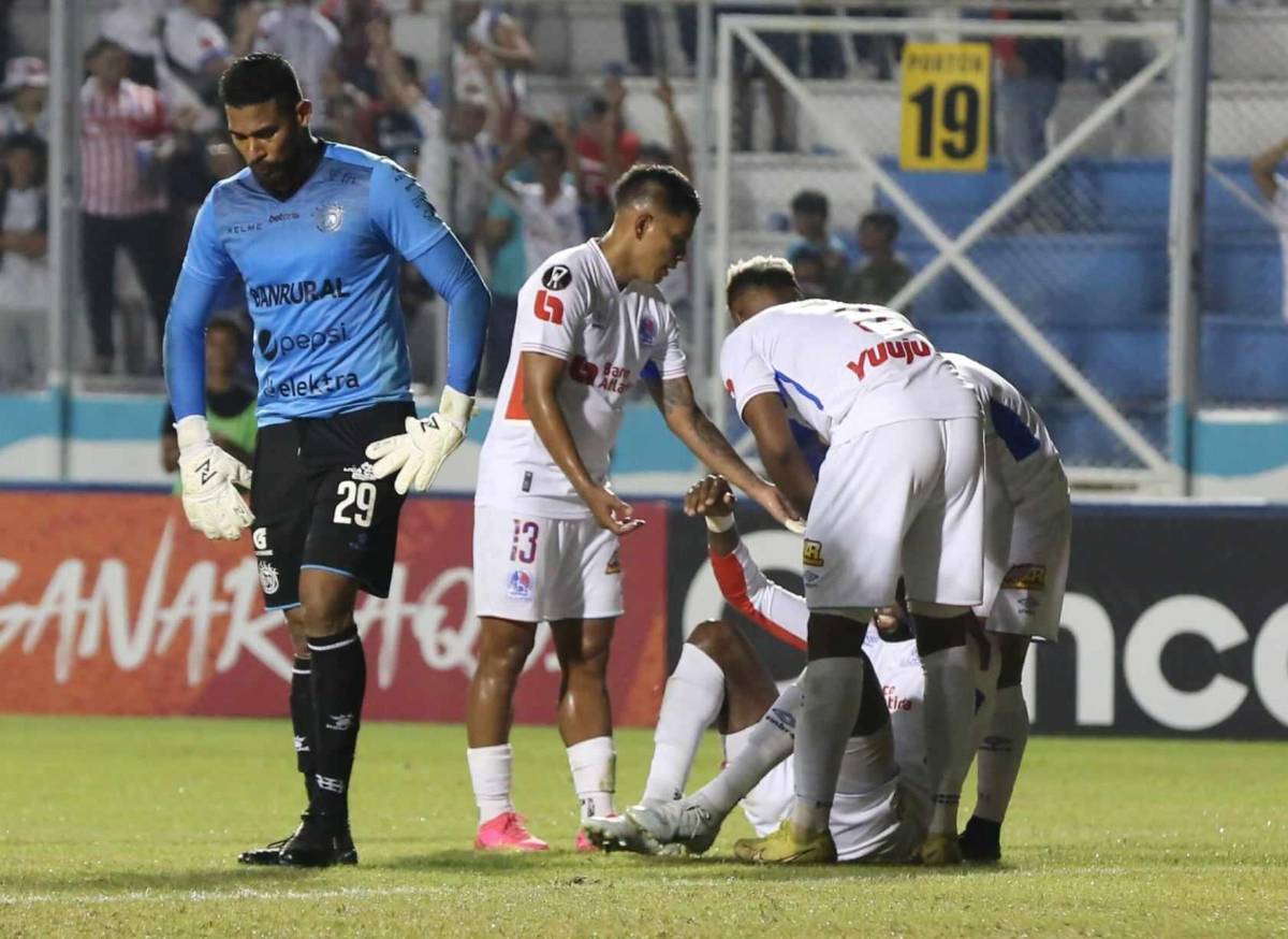 Yustin Arboleda anotó el definitivo 2-0 del Olimpia.