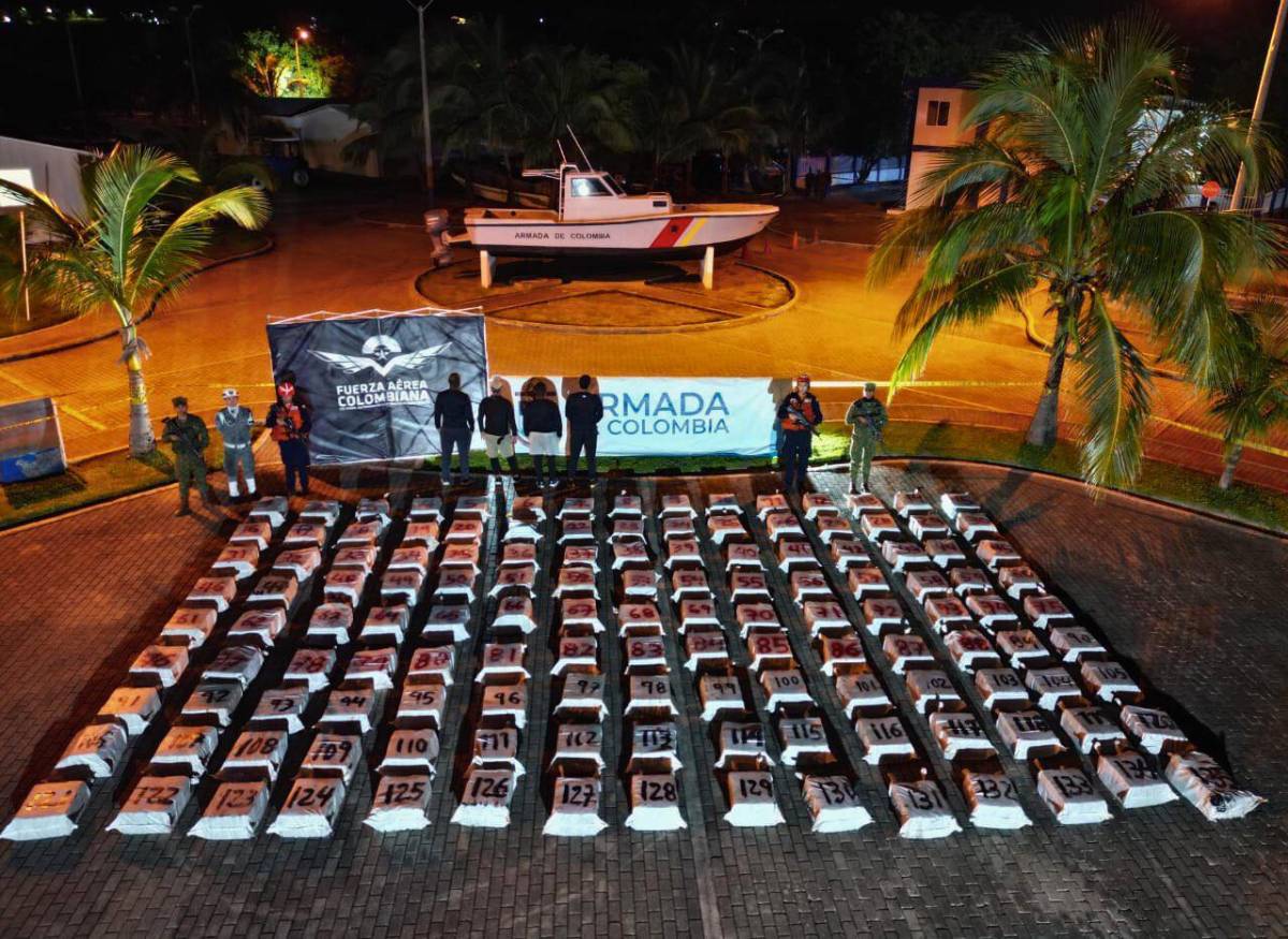 Vista de la droga incautada a los tres colombianos y dos hondureños.