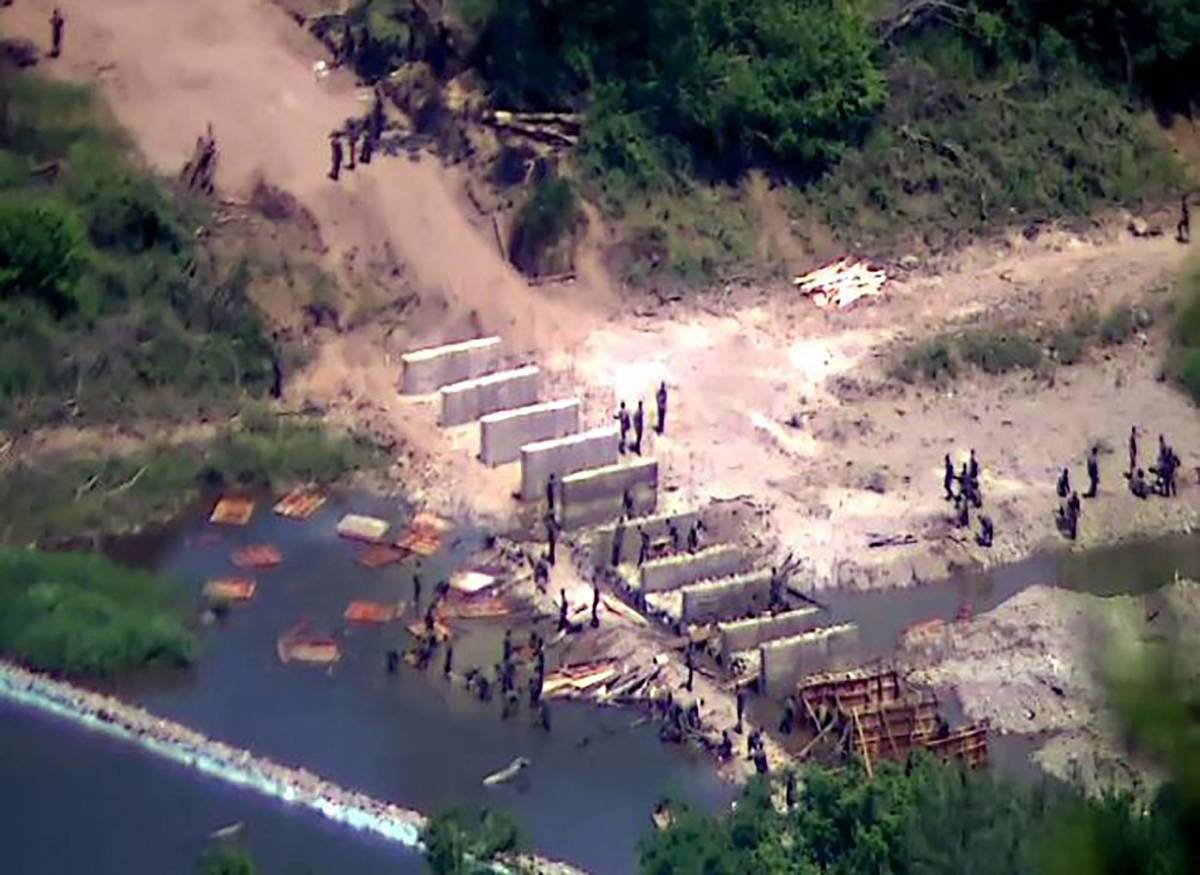 Según Seúl, varios militares norcoreanos han muerto por la explosión de minas en la frontera.