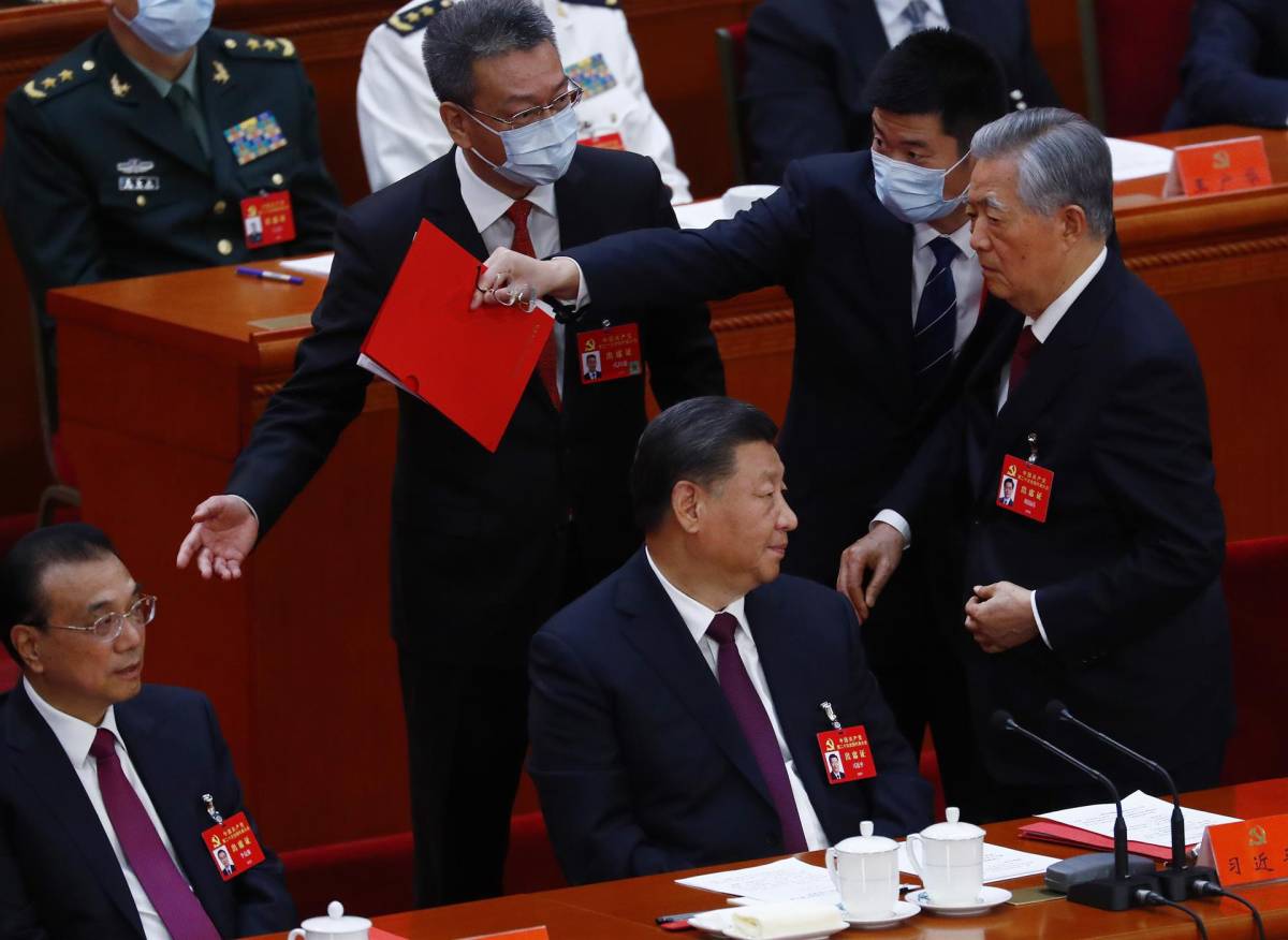 Xi cimenta su poder en el Congreso expulsando al expresidente Hu