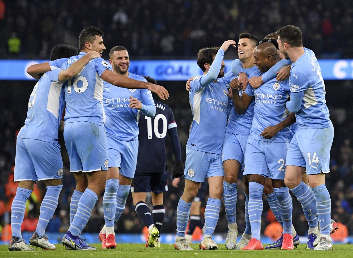 Manchester City gana y mete presión al Chelsea en el liderato