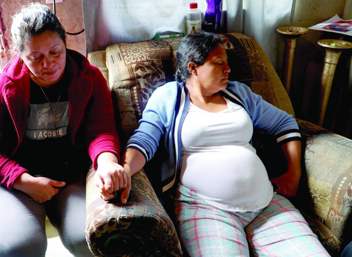 Jenssy Osorio, madre de los tres infortunados hermanitos, dijo que tiene cuatro meses de embarazo y manifestó que dará a luz a una hembra.