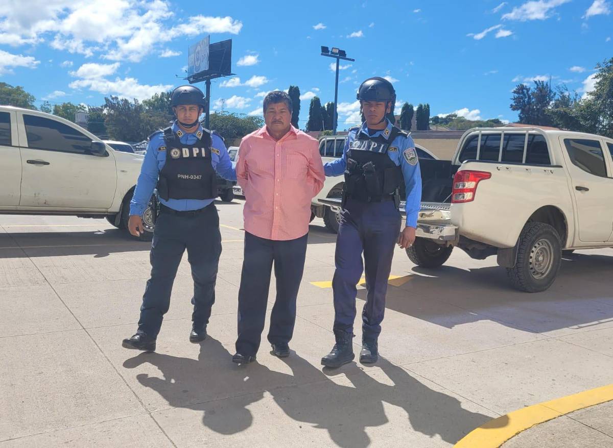 Capturan a fotógrafo que mató a puñaladas al marido de su exesposa