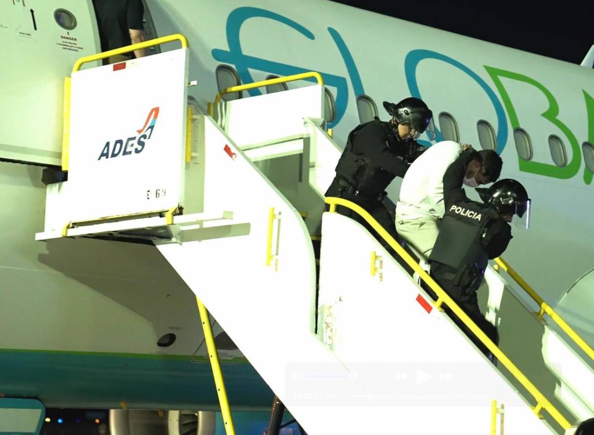 El Salvador recibe los primeros deportados de EEUU para ser encarcelados