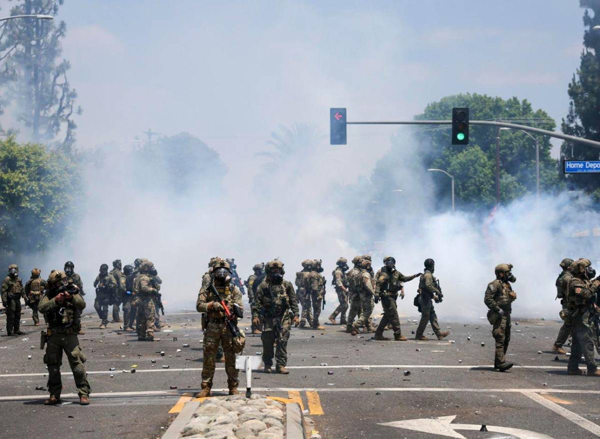 Caos en Los Ángeles por violentas protestas contra la cacería de migrantes
