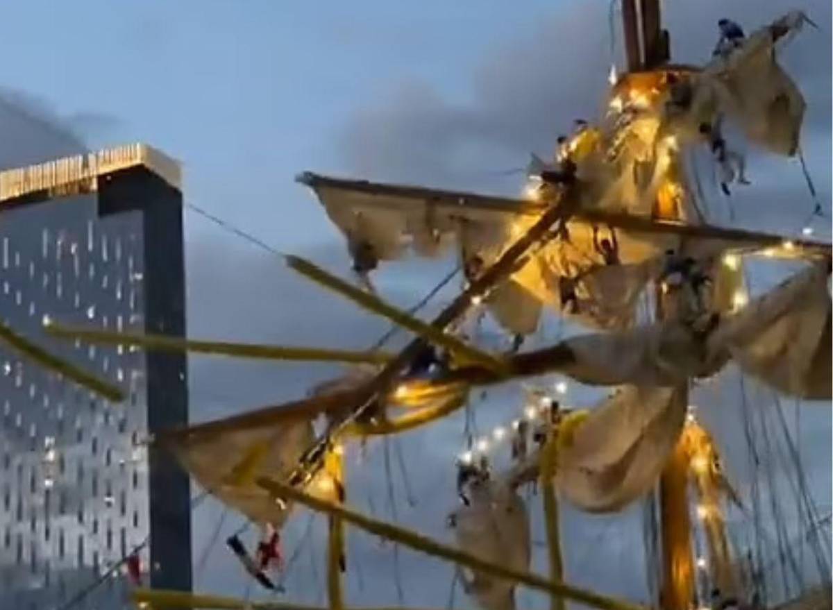 Escalofriantes imágenes del choque de buque mexicano contra el puente de Brooklyn