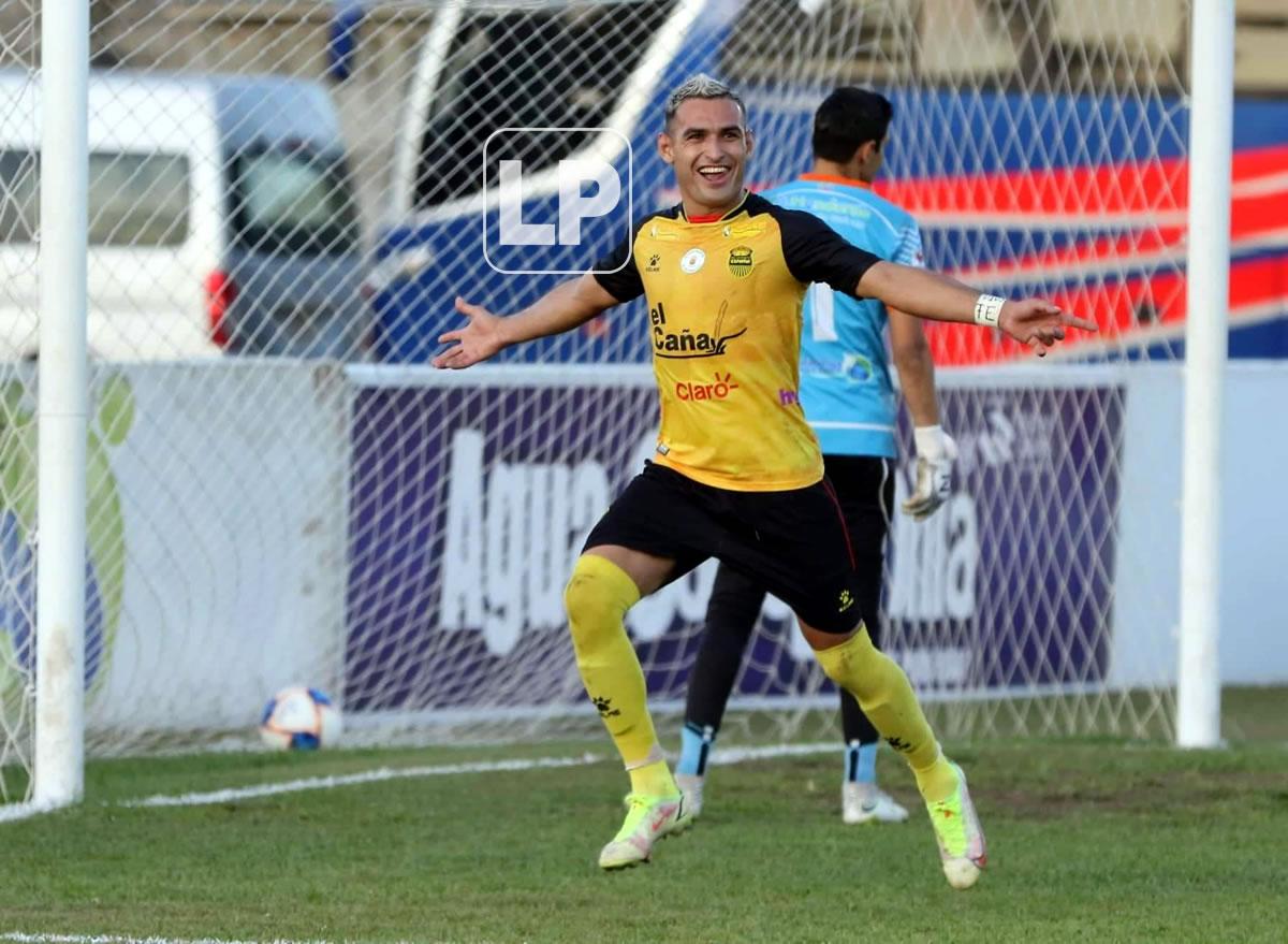 La alegría de Omar Rosas tras su primer gol del partido.