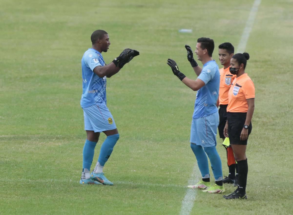 Michaell Perelló se postula como el sustituto de Buba López en la titularidad del Real España.