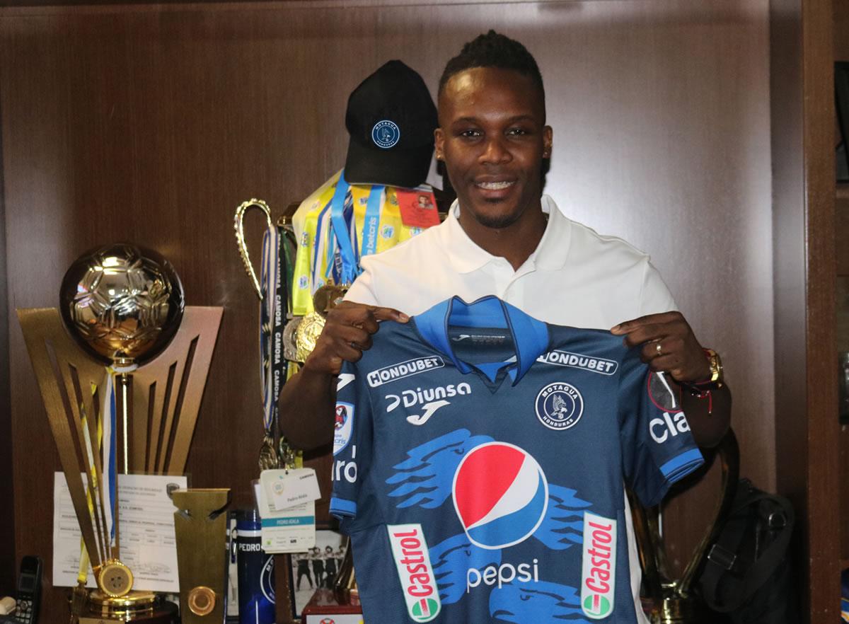 Román Rubilio Castillo fue presentado el 4 de enero por el Motagua, pero el club le rescindió el contrato.