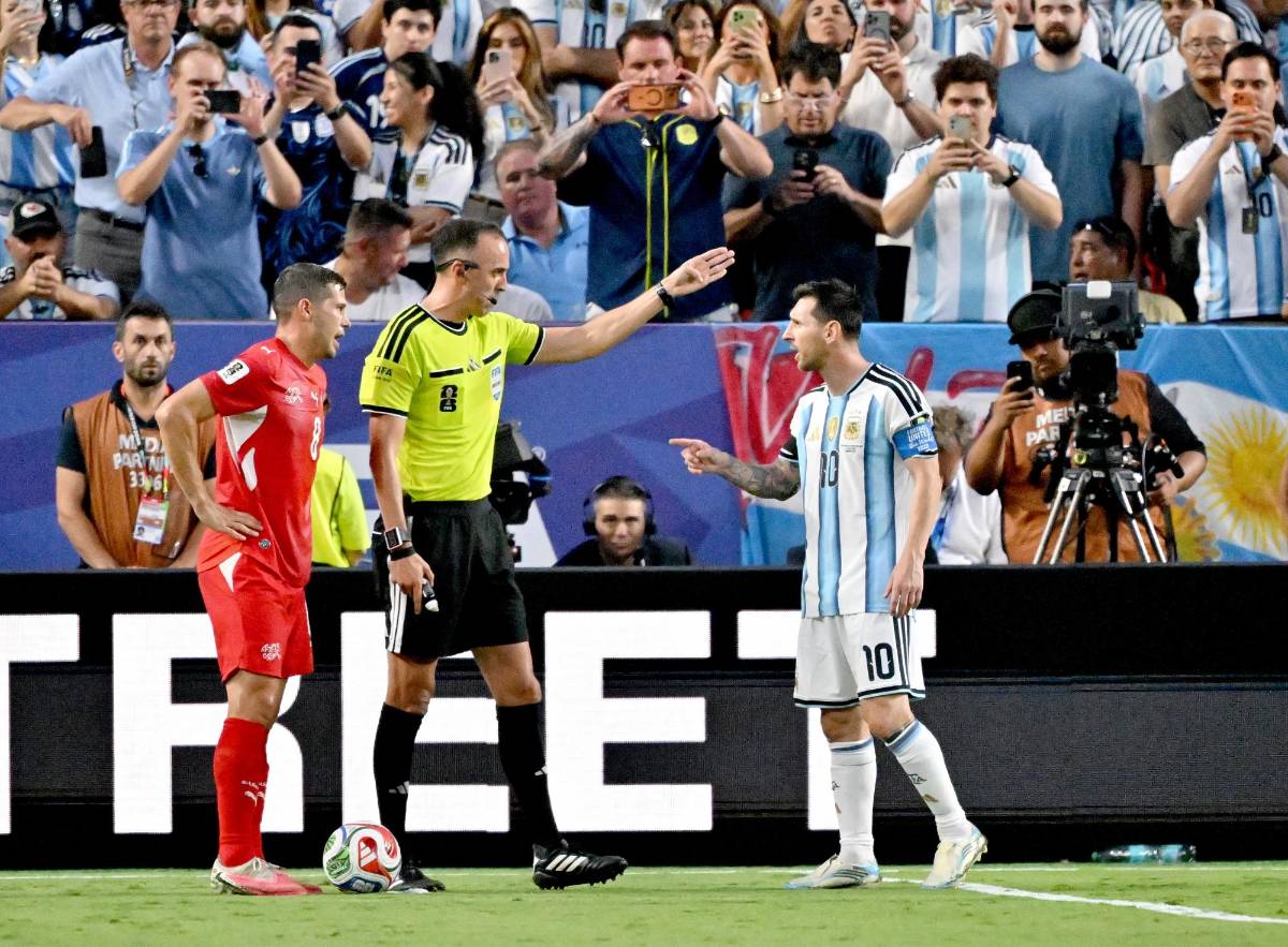 Escándalo tras conocerse lo que Messi le dijo al árbitro del Argentina - Suiza: Yo te hablé bien