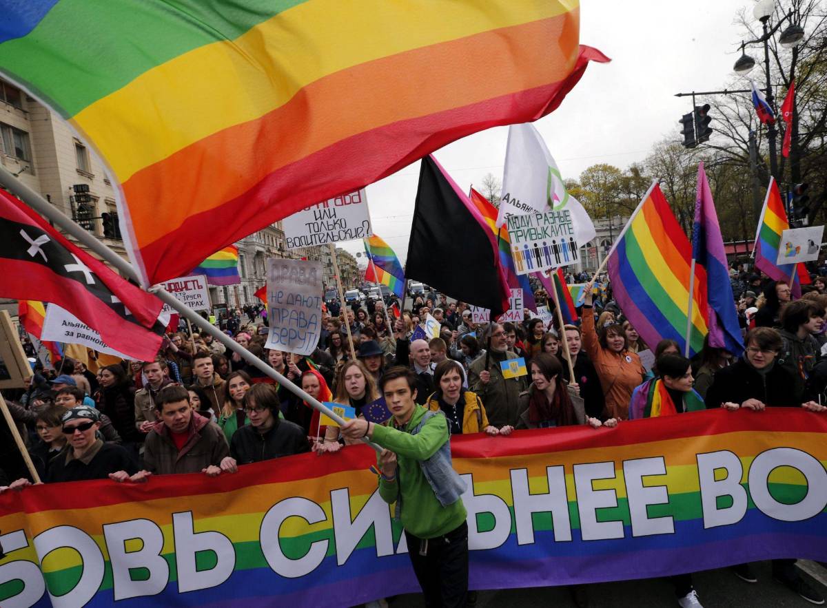 Rusia adopta una ley que prohíbe la propaganda LGBTQ+
