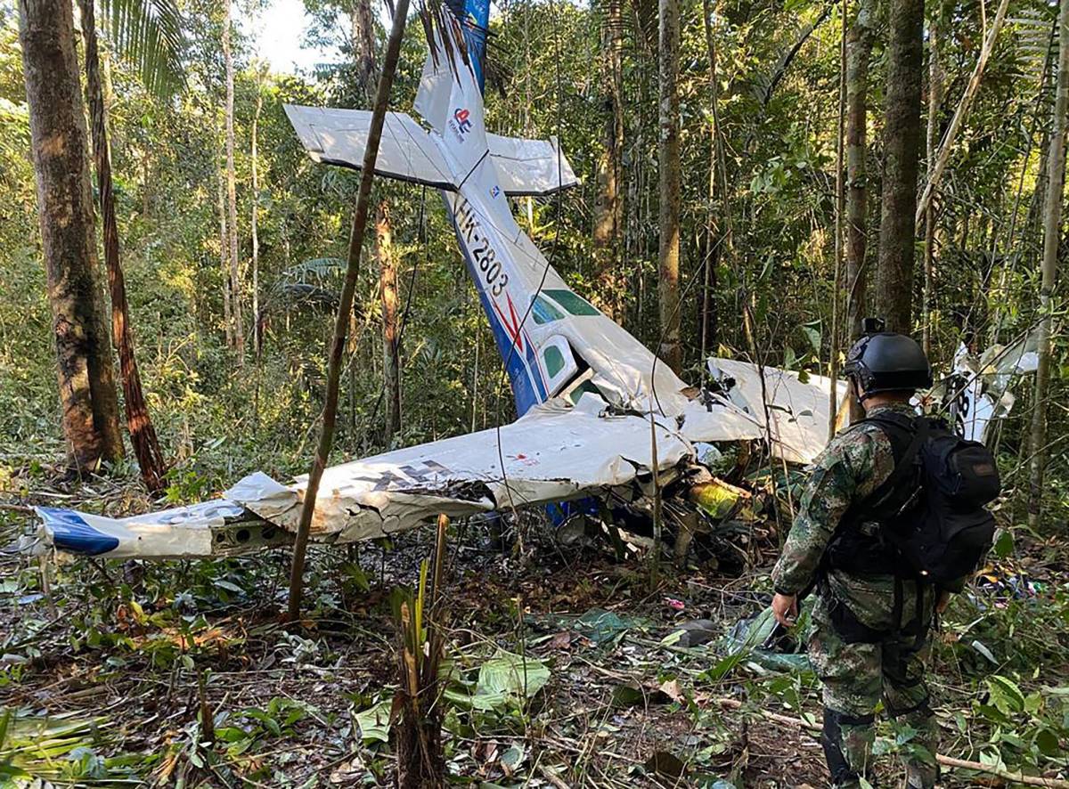 Con imágenes satelitales buscan a niños perdidos en selva colombiana tras accidente aéreo