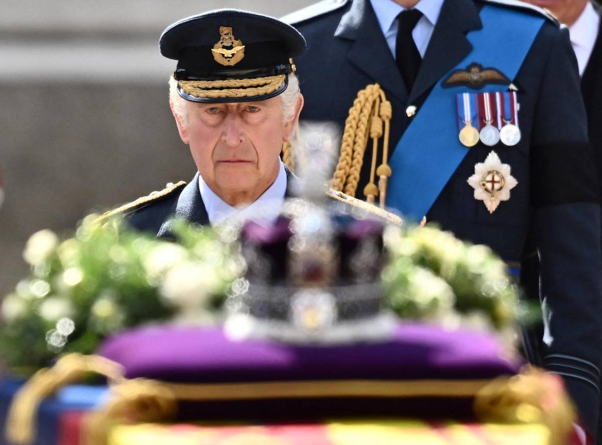Carlos III será coronado casi seis meses después de la muerte de su madre, la reina Isabel II.