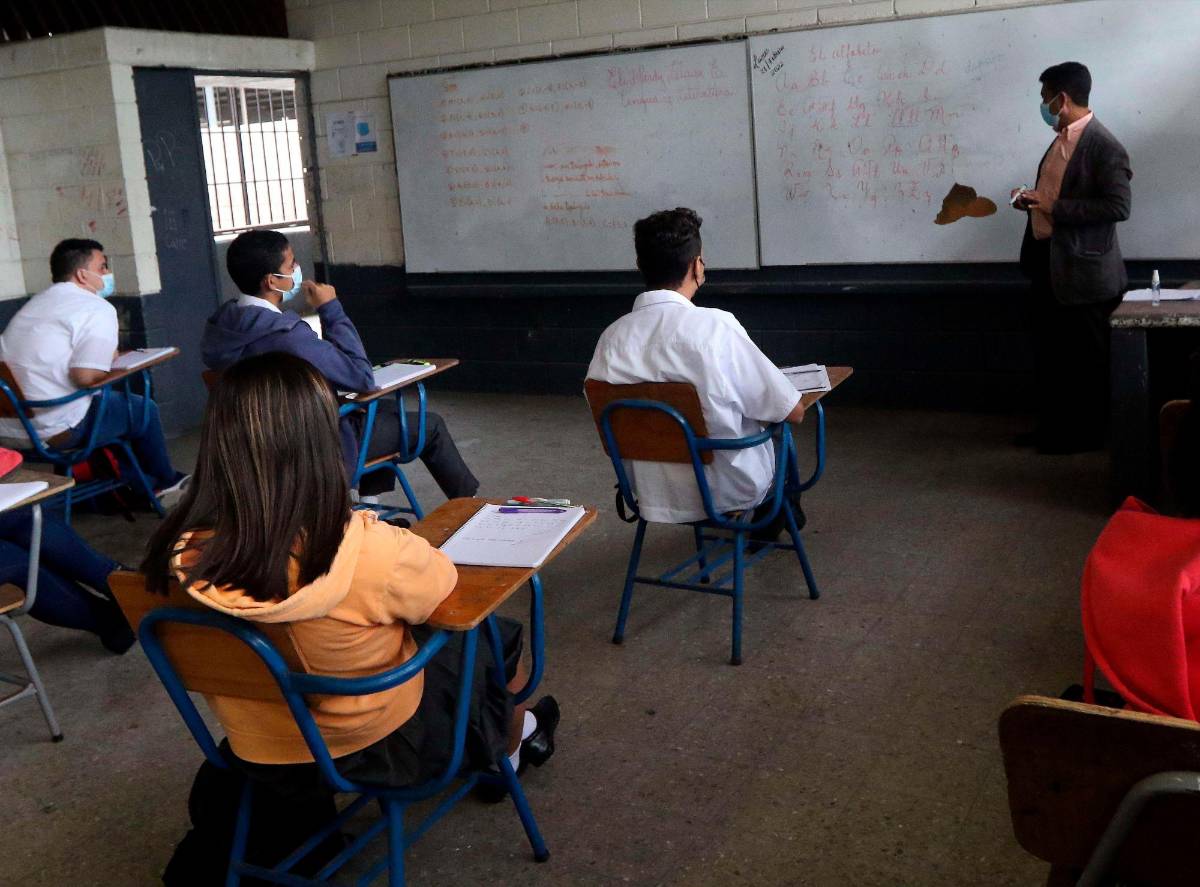 Educación asegura haber reintegrado a 20 mil alumnos