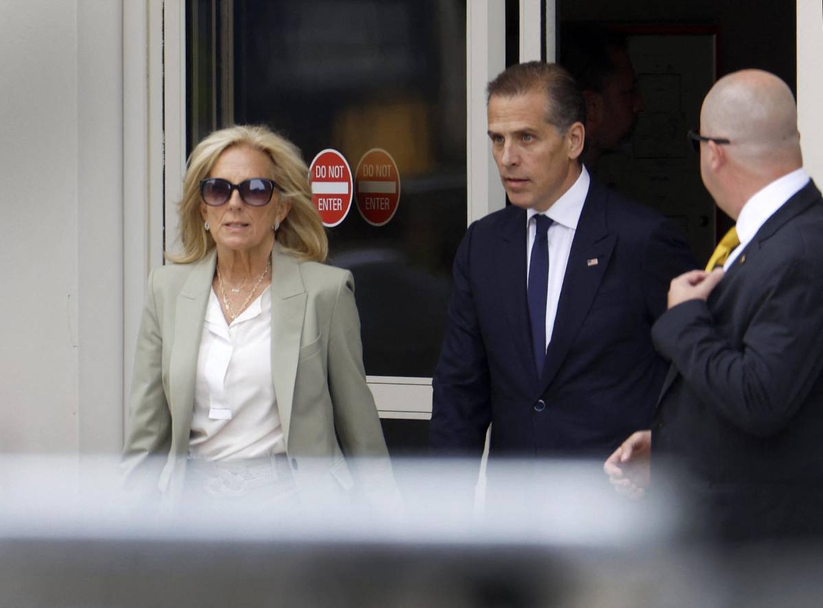 La primera dama de EEUU, Jill Biden, acompañó a su hijastro Hunter durante la lectura del veredicto.