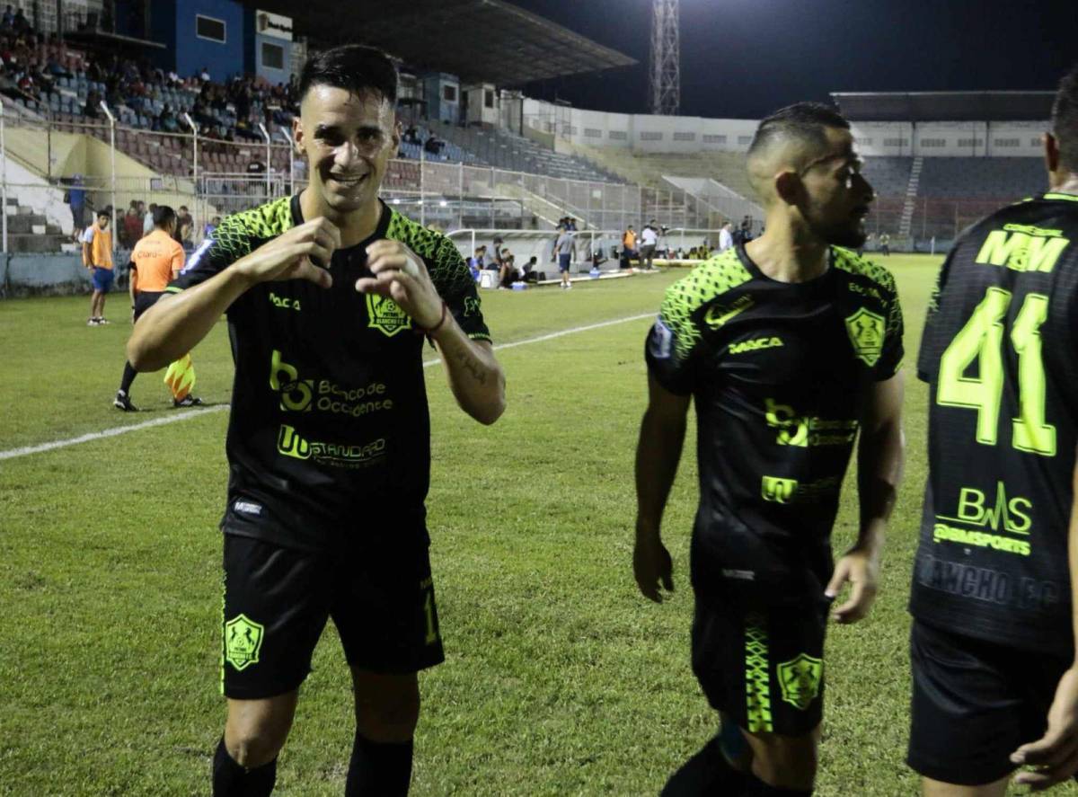 El festejo de Federico Sellechia tras anotar su primer gol del Torneo Clausura 2024.