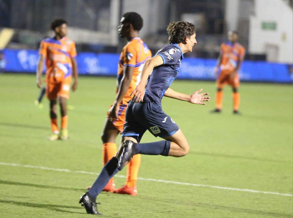 Matías Vázquez, hijo de Diego Vázquez, se estrenó como goleador en s u debut.