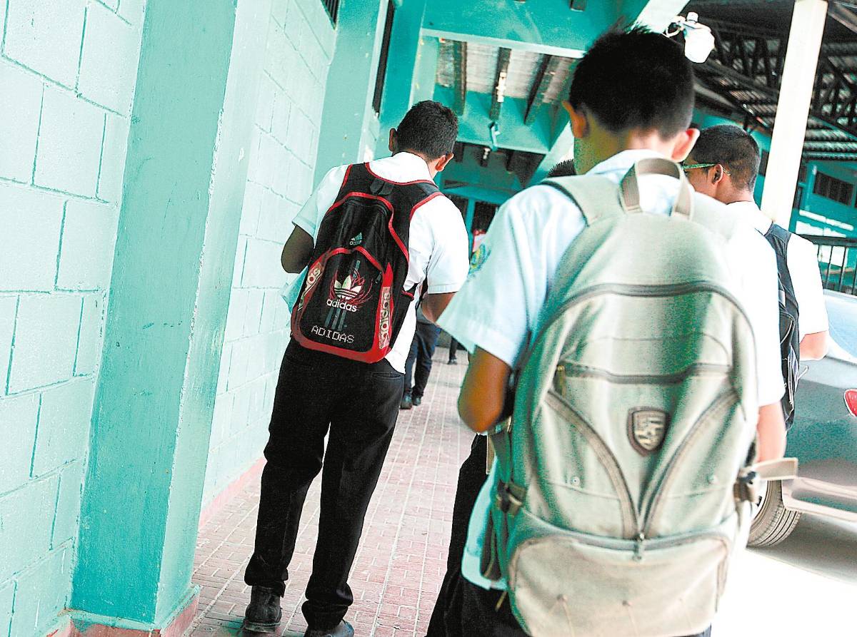 Más de 54 mil alumnos se retiraron de las aulas