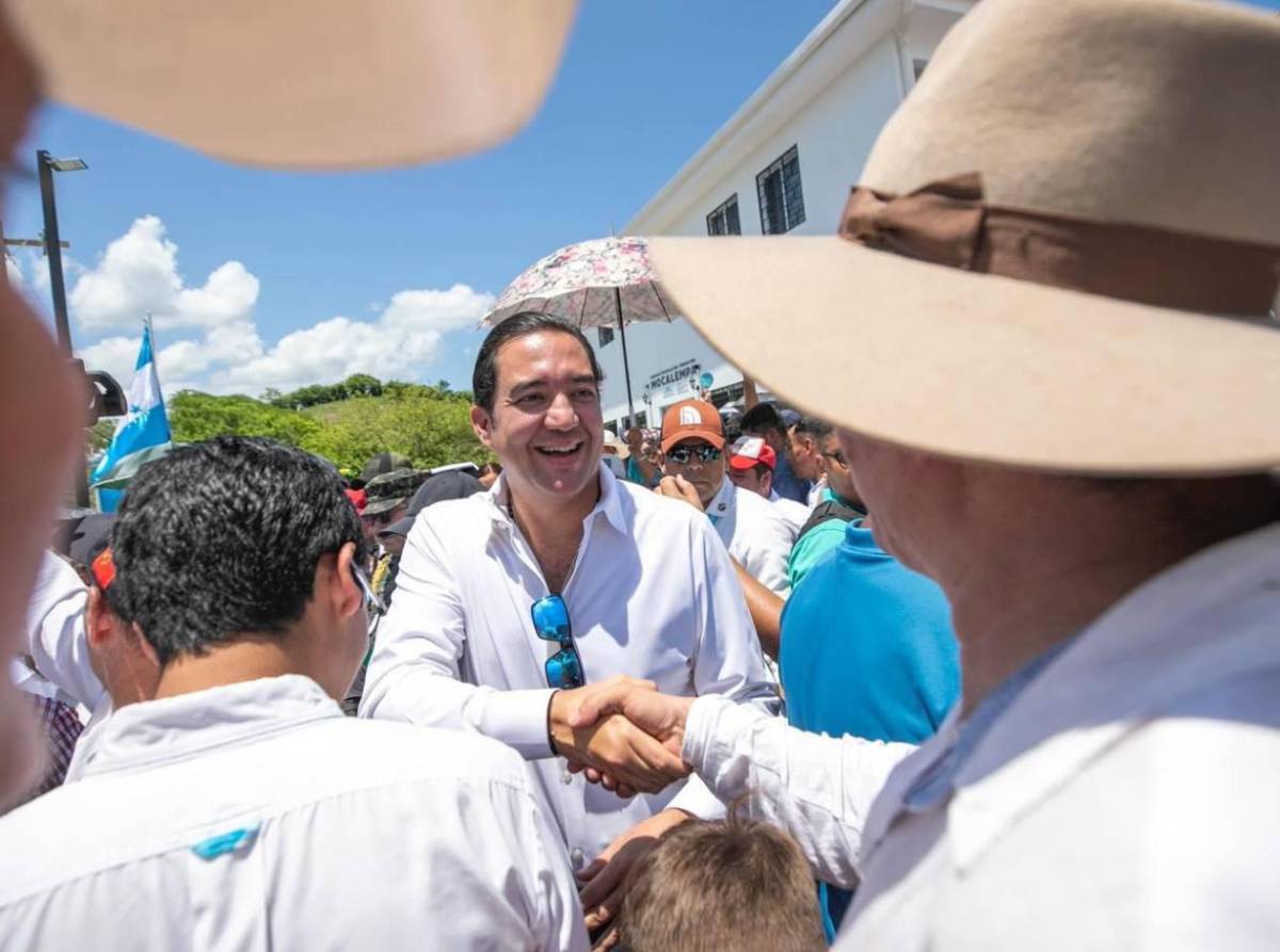 Héctor Zelaya llama señor de los shortcitos a Salvador Nasralla