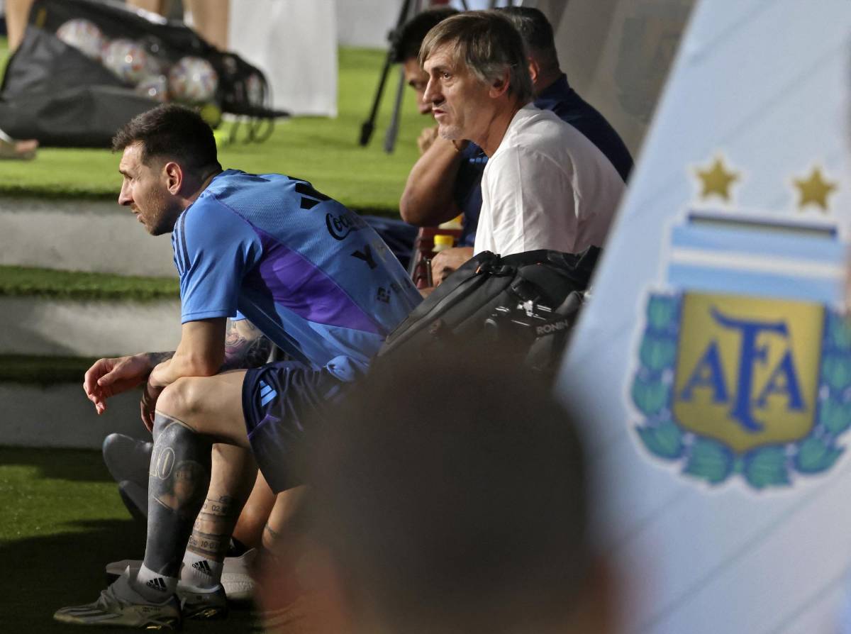 ¿Qué olvidó? Messi realizó su primer entrenamiento con Argentina y desató una locura