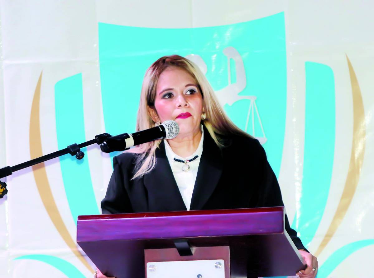 Apoyan a Jenny Almendárez como adjunta.