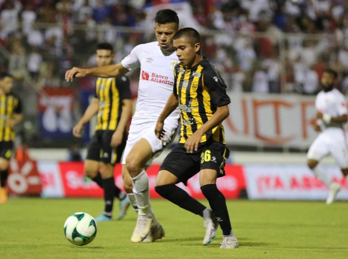 Roberto Osorto de 17 años de edad fue un dolor de cabeza para la zaga defensiva del Olimpia