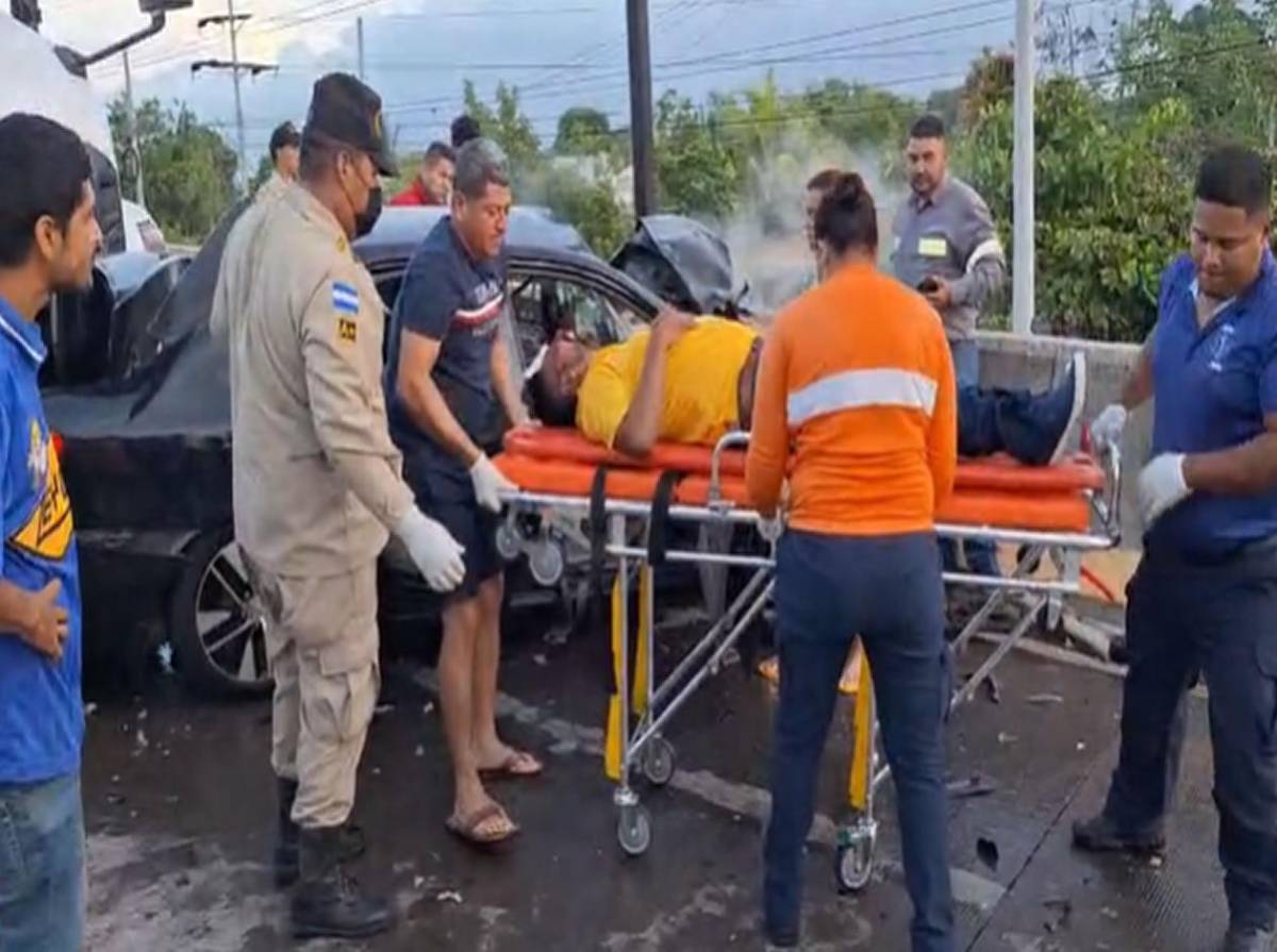Aparatosa colisión entre rastra y turismo deja dos personas heridas en La Ceiba