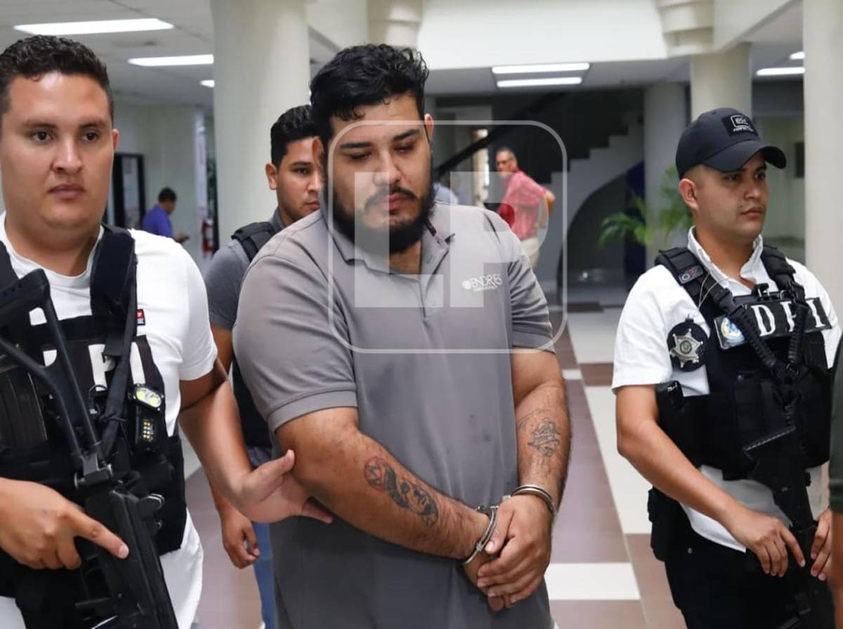 Llorando y cabizbajo: así llegó Franklin Ramírez a la audiencia por el asesinato del abogado René Altamirano
