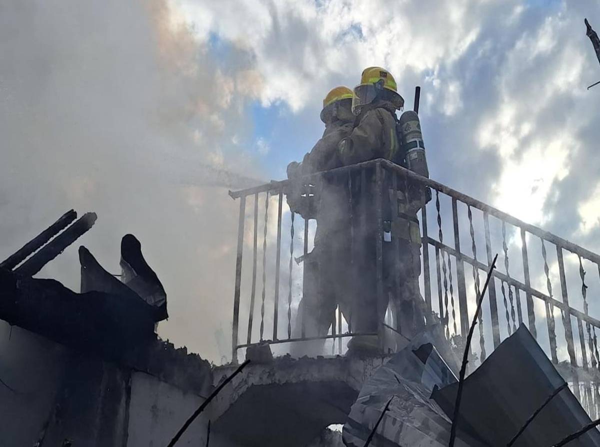 “Todo lo perdimos; lo importante es que pudimos salir a tiempo, sacar nuestros perritos”