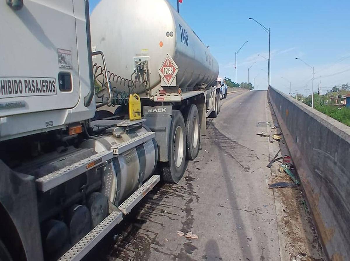 Aparatosa colisión entre rastra y turismo deja dos personas heridas en La Ceiba