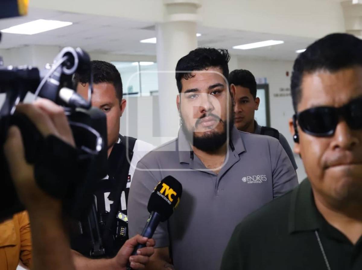 Llorando y cabizbajo: así llegó Franklin Ramírez a la audiencia por el asesinato del abogado René Altamirano