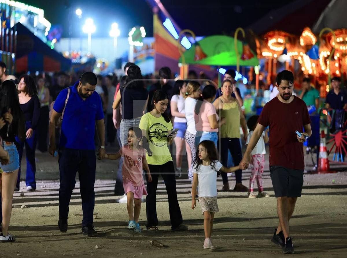 Color y adrenalina: los sampedranos ya disfrutan de los juegos mecánicos de la Feria Juniana