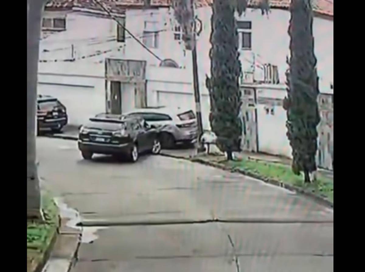 “¿Qué le pasa, señora?”: Mujer  choca contra 11 vehículos en Tegucigalpa