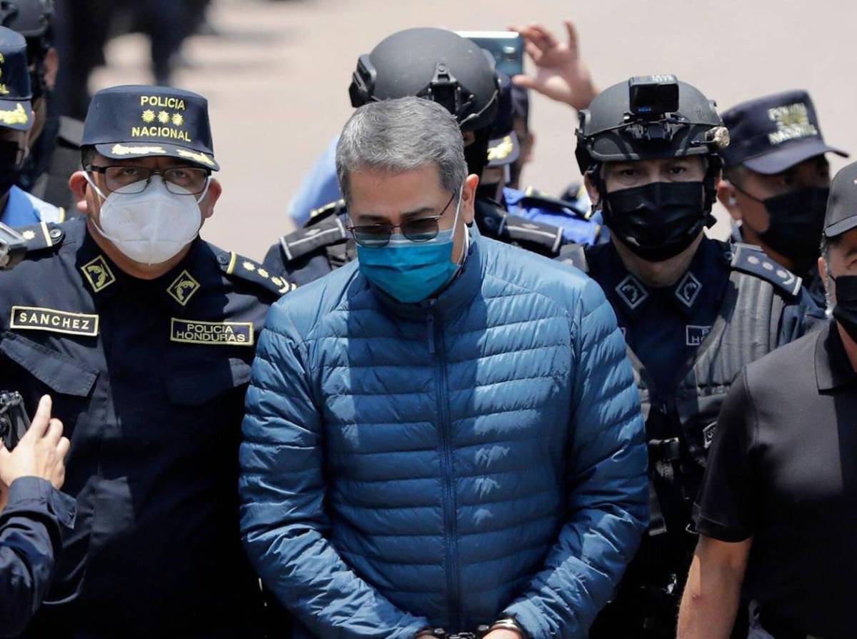 ¿Cuáles son los delitos por los que tiene orden de captura Juan Orlando Hernández?