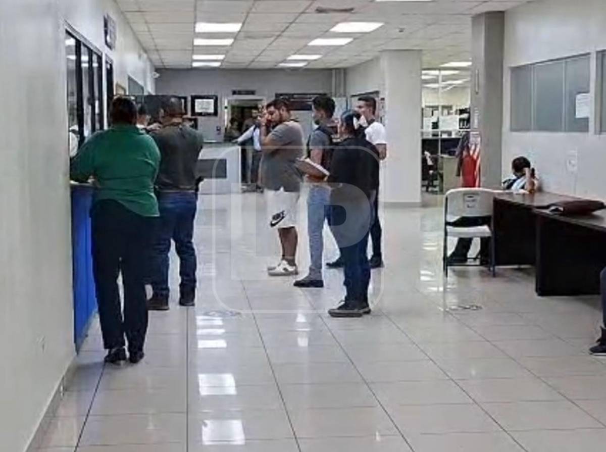 Llorando y cabizbajo: así llegó Franklin Ramírez a la audiencia por el asesinato del abogado René Altamirano