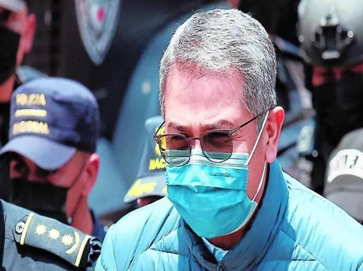 ¿Cuáles son los delitos por los que tiene orden de captura Juan Orlando Hernández?