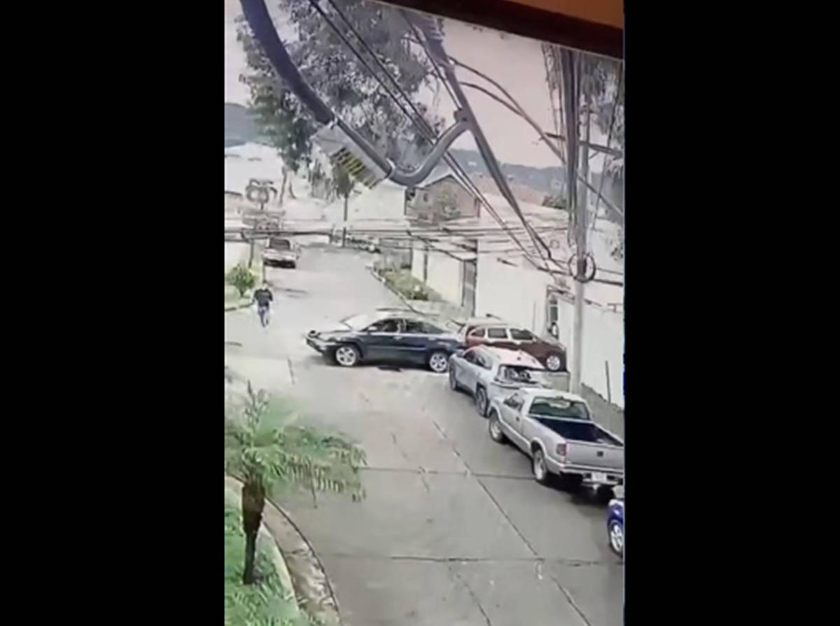 “¿Qué le pasa, señora?”: Mujer  choca contra 11 vehículos en Tegucigalpa